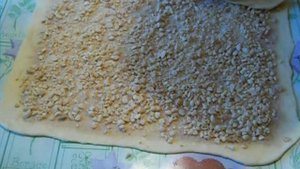 Рулеты из слоеного теста с орехами. Рецепт