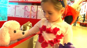 Влог  Едем в Гигантский магазин ИГРУШЕК Встретили игрушечного щенка