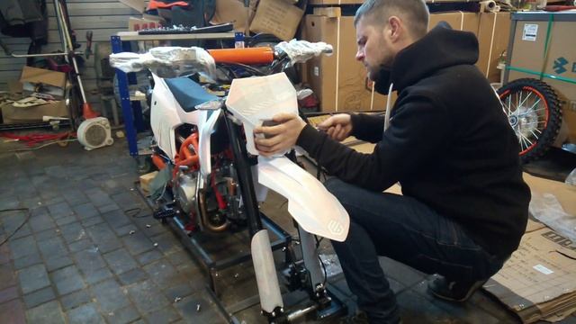 Распаковка и сборка, Пит байк Geon Xride 125 2020. Unboxing pitbike 125cc. смотреть онлайн