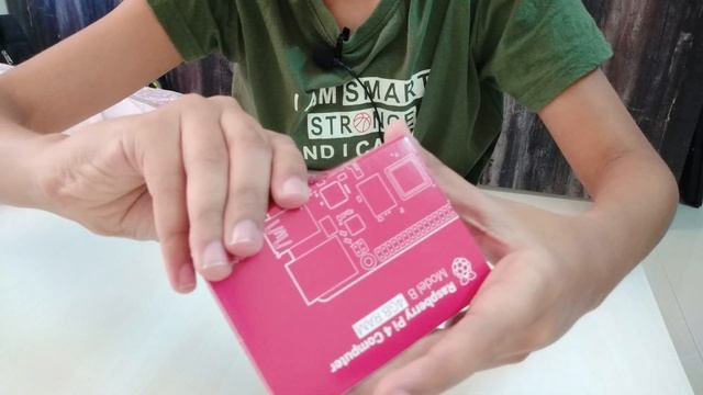 Unboxing Raspberry Pi 4 B (4GB) Ultimate Kit | Robocraze | Raspberry Pi Tutorial Part 1 | Hindi