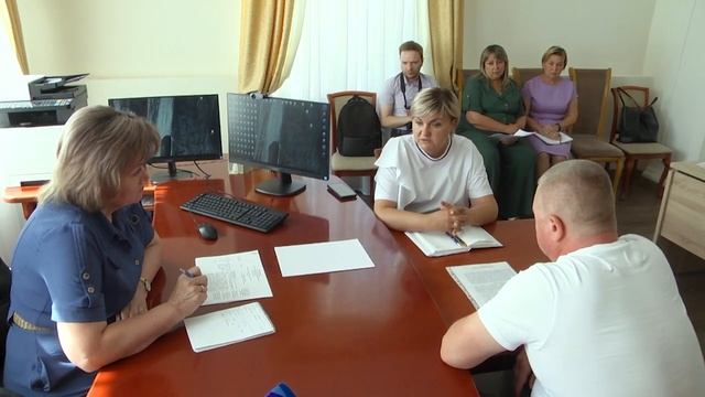 Глава Администрации Октябрьского района Людмила Овчиева провела прием граждан по личным вопросам смотреть онлайн