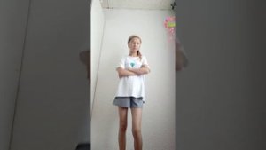 танец для маленьких девочек УМКА