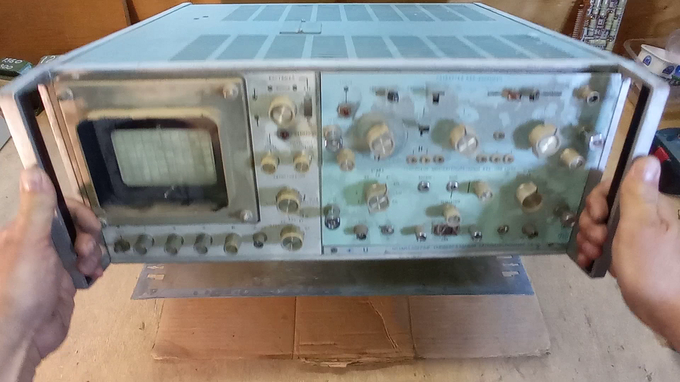 Большой, но не очень "жирный" осциллограф С8 - 12. Разборка. Приборы- драгметаллы. Золото, палладий.