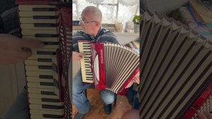 Royal Standard Marina accordion, 7/8 accordion, 96 Bass, 37 keys, 3 voices, 5+3 register, Can buy i