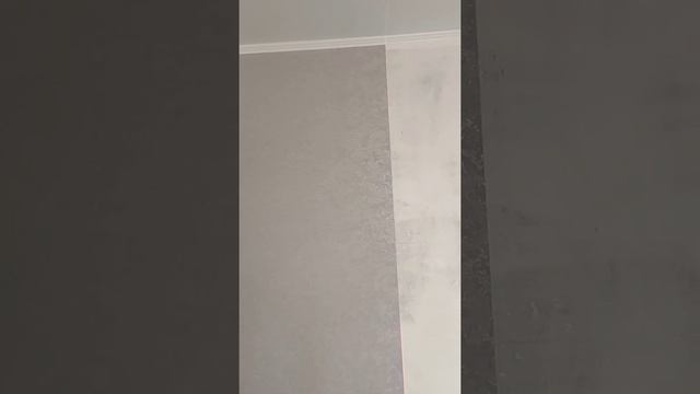 Поклейка флизелиновых обое по лазерному уровню.