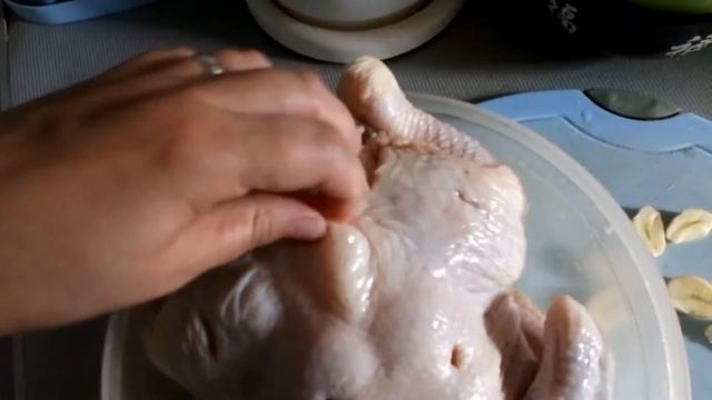 Самая сочная, самая поджаристая, самая хрустящая корочка у курочки смотреть онлайн