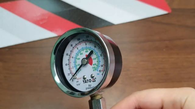Манометр для грузовых автомобилей YATO, 0,5-15 BAR, 0-220 Psi, сталь, YT-24301