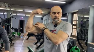 Тренировка Дениса Дорохова на спину и бицепс. Актуальная форма!