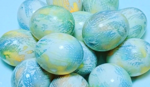 Как покрасить Яйца на Пасху-2022 натуральными красителями: Куркумой, Луковой шелухой и Каркаде
