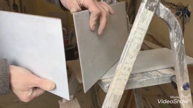 Запил плитки под 45 градусов. И укладка. смотреть онлайн