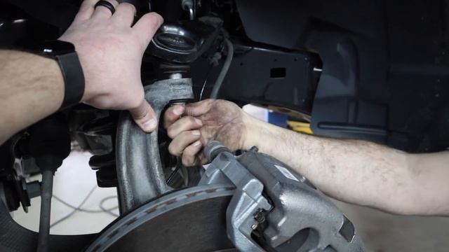 SIMPLE LEVELING 2019 Ram 1500 w/ 20X10" Wheels & 33" Nittos смотреть онлайн