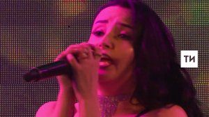 Лэйна беренче альбомын тәкъдим итте