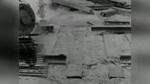 Как пустить паровоз под откос, архивное видео