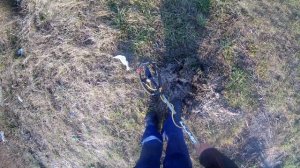 Поиск золота на забытом озере металлоискателем. поиск золота на пляже