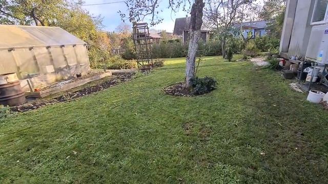 Переделка огорода/Ещё одна грядка/Подготовка гортензии к зиме/Занесла пеларгонии/Заполняю компостер смотреть онлайн