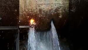 Газорезка режем трубу с водой ду1020