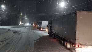 ГОЛОЛЕД. ФУРЫ НЕ МОГУТ ПОДНЯТЬСЯ В ГОРУ В ДИМИТРОВГРАДЕ. ТРАССА УЛЬЯНОВСК - ДИМИТРОВГРАД