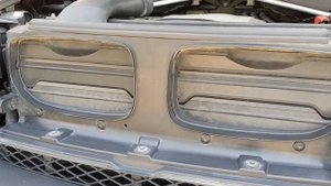 Жалюзи на радиаторе BMW E70. Такое редко увидишь...