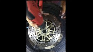 Замена подшипников колес HONDA VTR 1000