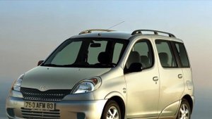 Toyota Yaris Verso/Funcargo Фото Обзор