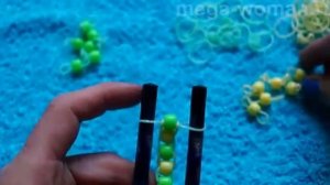 Плетение из резинок. Браслет из бусин.