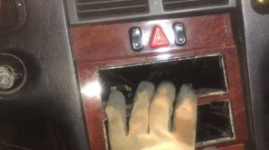 Как снять рамку центральной консоли Мерседес w210