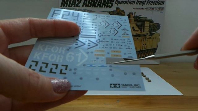 M1A2 ABRAMS.Аssembly Model Of The Tank.Tamiya.Нанесение декалей на ящики.Видео14