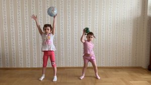 Зарядка для детей. Гимнастика с мячом.
