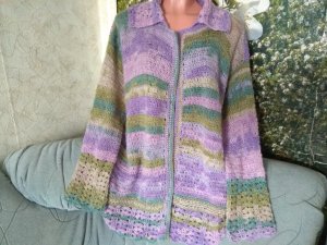 Вяжем крючком простой кардиган