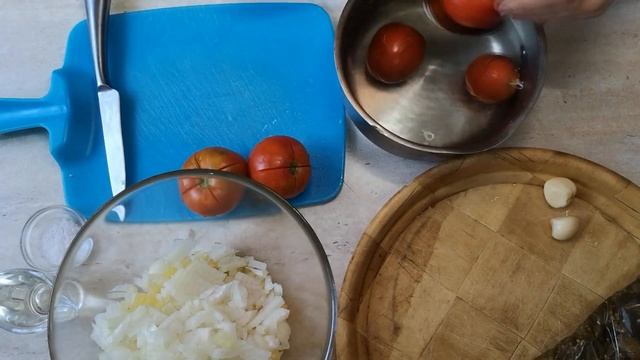 Салат из баклажанов с помидорами Простейший рецепт вкусного салата из синеньких