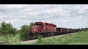Подборка проезд мощных и сильных тепловозов в США Америка которые везут товарные вагоны