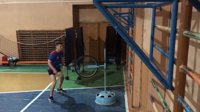 Топ спин справа на колесе. Работаю попой!