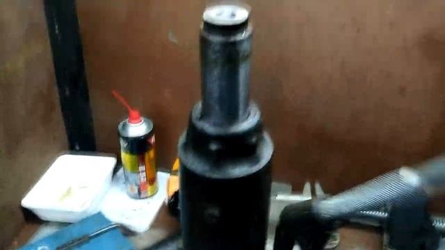Настольный гидравлический пресс из перевёрнутого домкрата своими руками