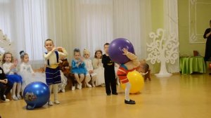 Танец Силачей на Новогоднем утреннике Цирк в детском саду Средняя группа