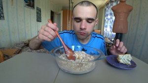 МУКБАНГ АСМР КАША ОВСЯНАЯ / ГЕРКУЛЕС НА МОЛОКЕ / БУЛОЧКА С МАКОМ / ОБЖОР / EATING ASMR Mukbang #748