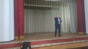 Песня "Желаю вам" исполняет Александр Попондуполо.