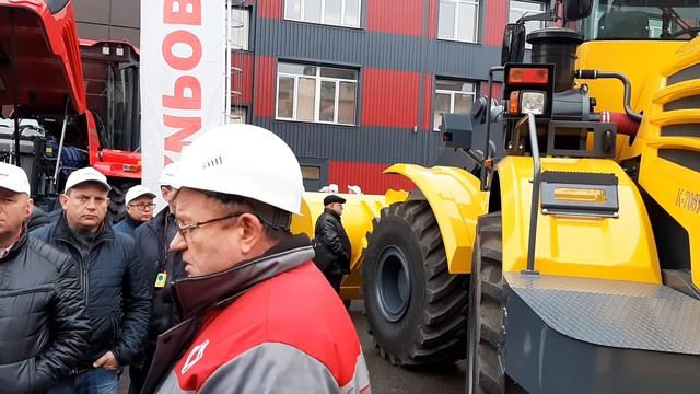 Экскурсия на Петербургский тракторный завод (ПТЗ, сборка тракторов "Кировец", К-744, К-424) часть 1