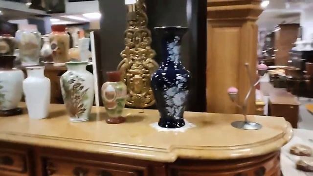 АНТИКВАРНЫЙ МАГАЗИН В ТАЛЛИНЕ. Роскошь и изящество. Шикарные предметы мебели и посуды.
