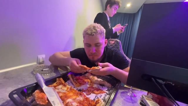 СВИДАНИЕ ЛЁВЫ И ДИРУБЕНС/ПРИГОТОВИЛИ ПИЦЦУ смотреть онлайн