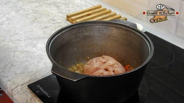 Испанская паэлья с морепродуктами и тигровыми креветками.