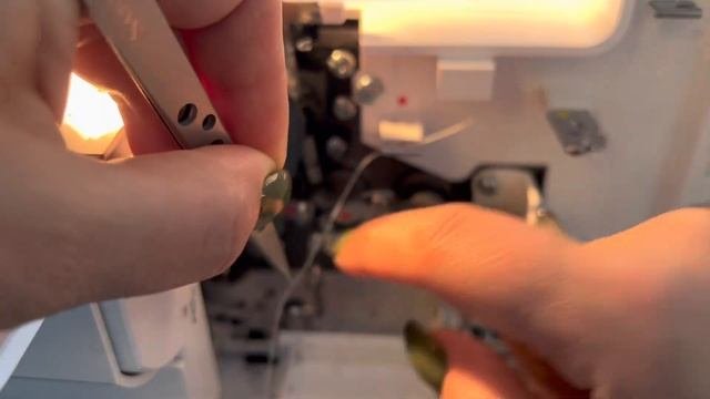 Pfaff 3.0 (коверлок) Заправка на оверлок