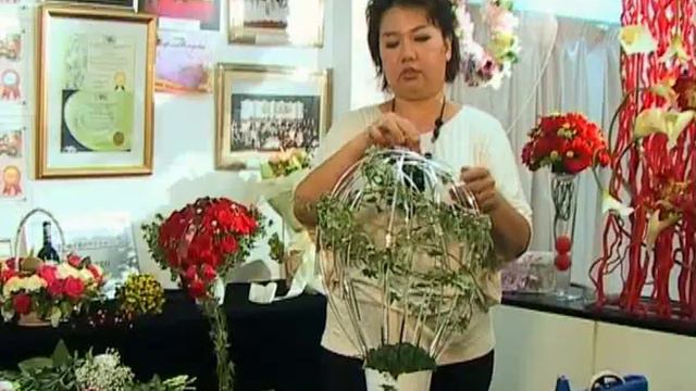 Practical Floristry: Ep 8- Modern Flower Arrangement смотреть онлайн