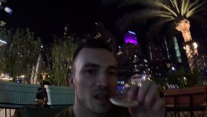 Необычная подача в ресторане Дубая. Зашли в Brands for less.