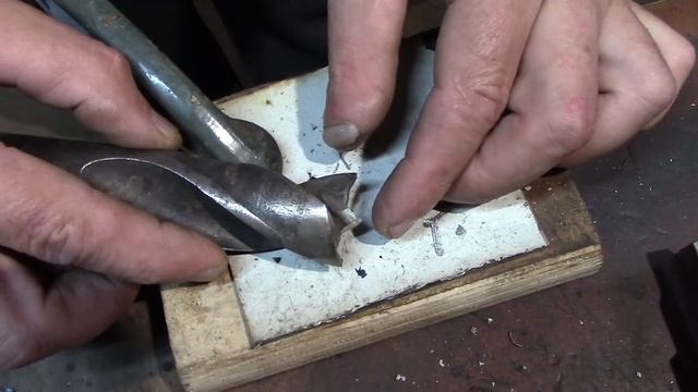 Как просверлить большие отверстия в тонком металле смотреть онлайн