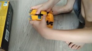 Распаковка трансформер Бамблби фирмы Hasbro/ Unpacking transformers bumblebee Hasbro