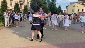 И как тут не станцуешь под такую музыку!