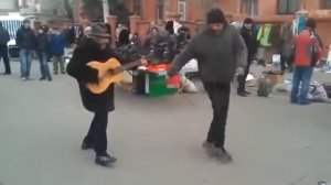 БОМЖИ-ГИТАРИСТ-ТАНЦОР