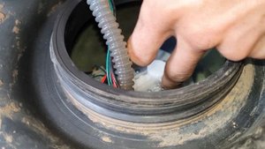 Как заменить топливный насос на Форд фокус.  / снимаем топливный бак.