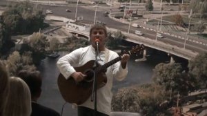 Пісня Переведи мене через майдан Олег Король