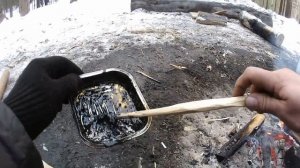 Клей из сосновой  смолы.